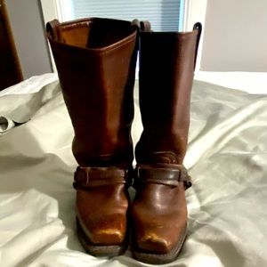 Frye books very good condition.